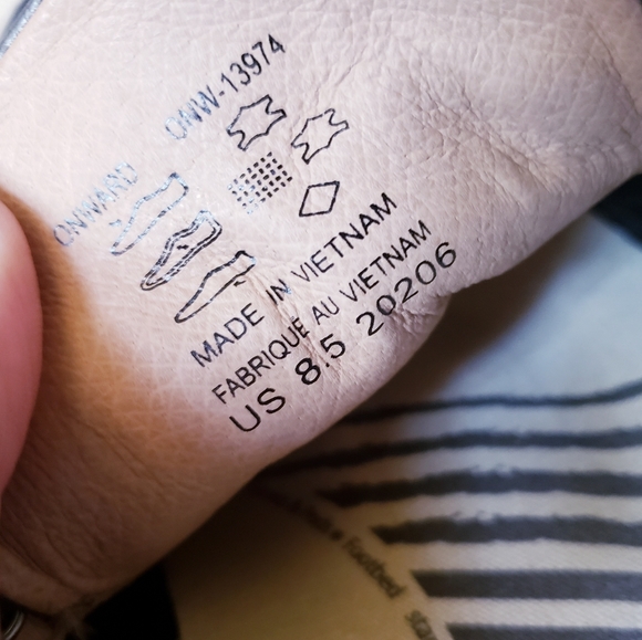 Taos Onward pewter metallic leather sneaker 8.5 - Picture 7 of 8